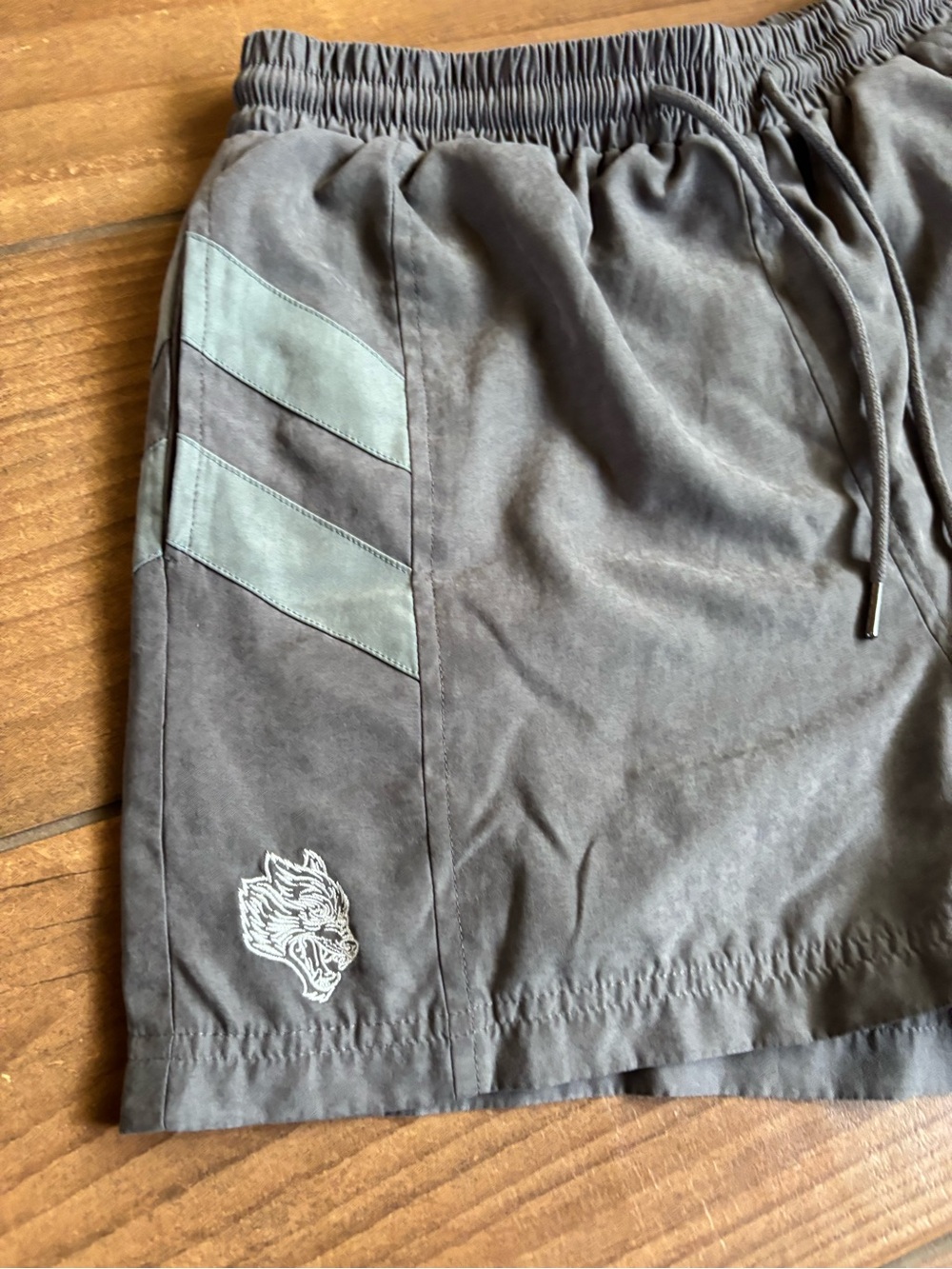 Wolves Limited Edition 487/1000 Gray Athletic Shorts Men’s M Embroidered - Picture 2 of 5